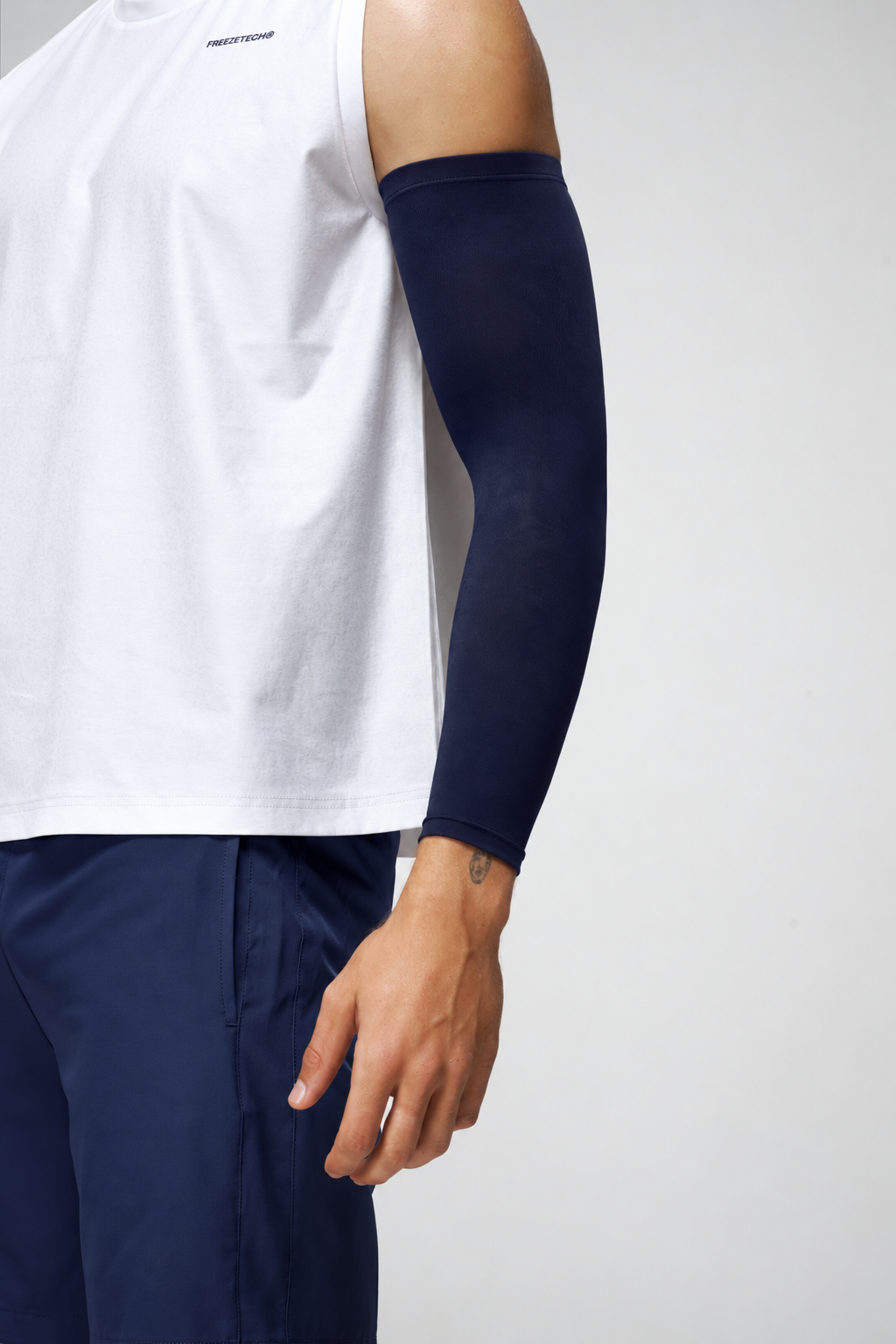 Cooling Arm Sleeve in Navy
