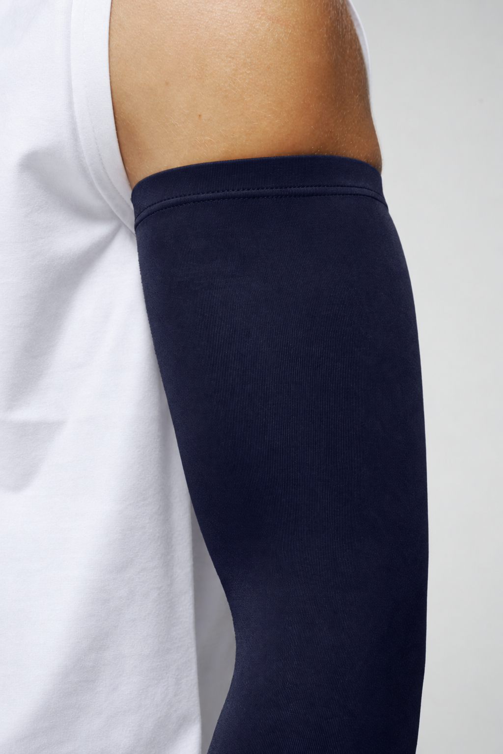 Cooling Arm Sleeve in Navy