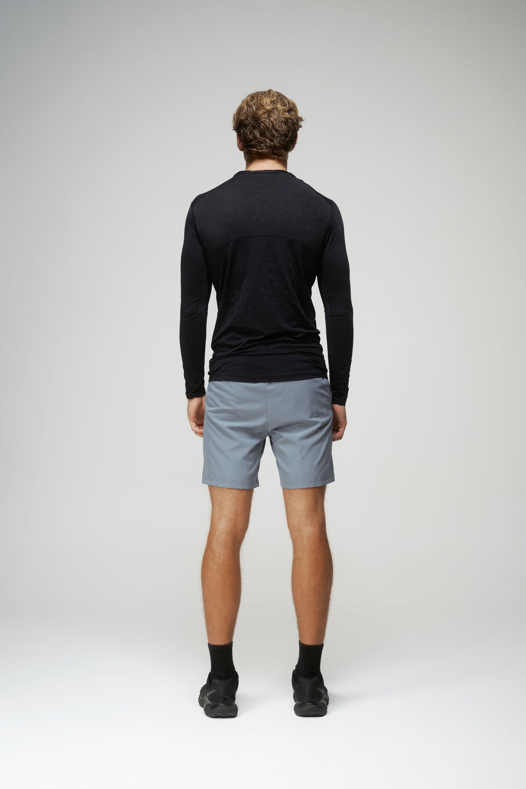 Crew Neck Long Sleeve Shirt in Black