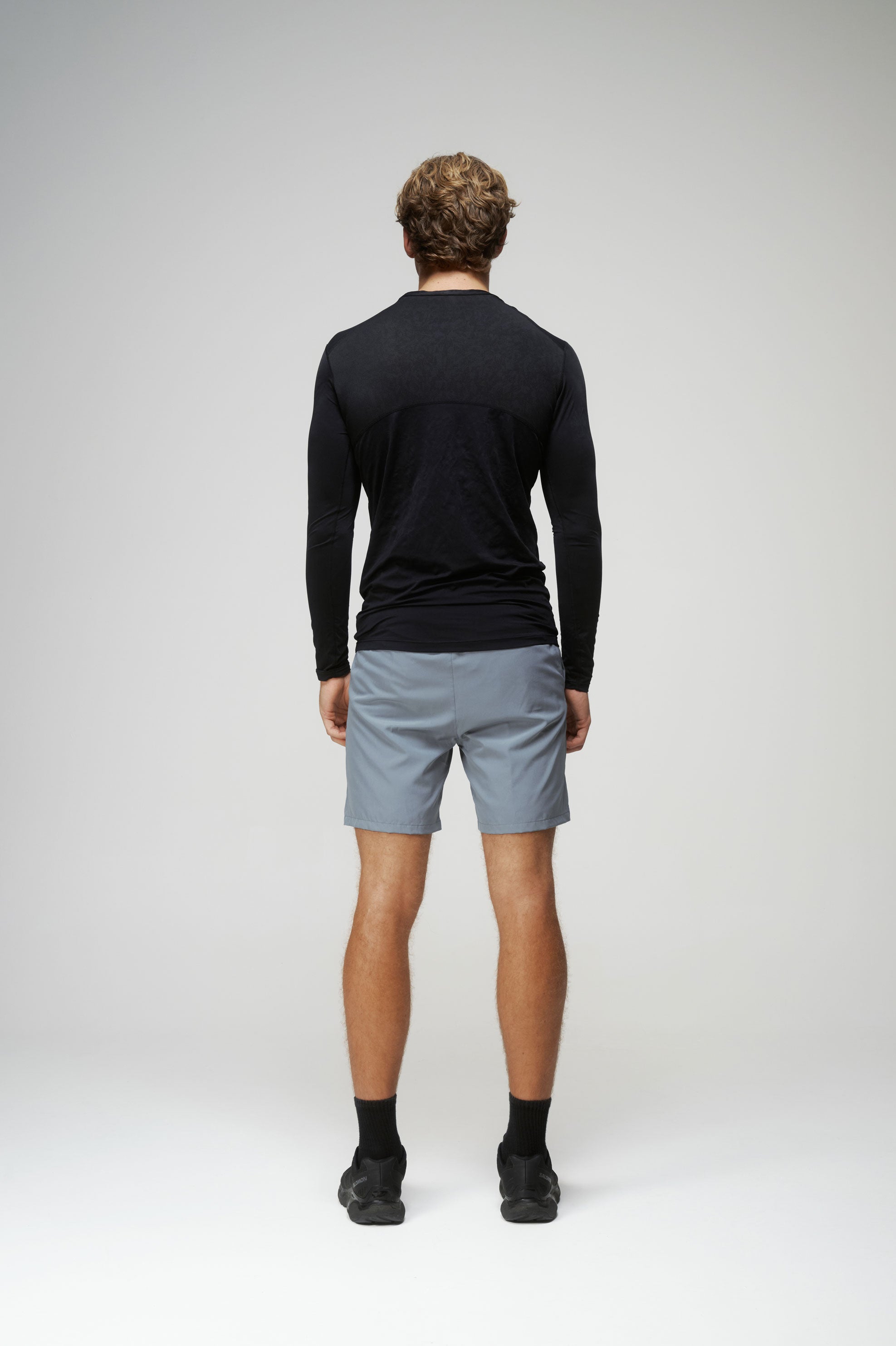 Crew Neck Long Sleeve Shirt in Black