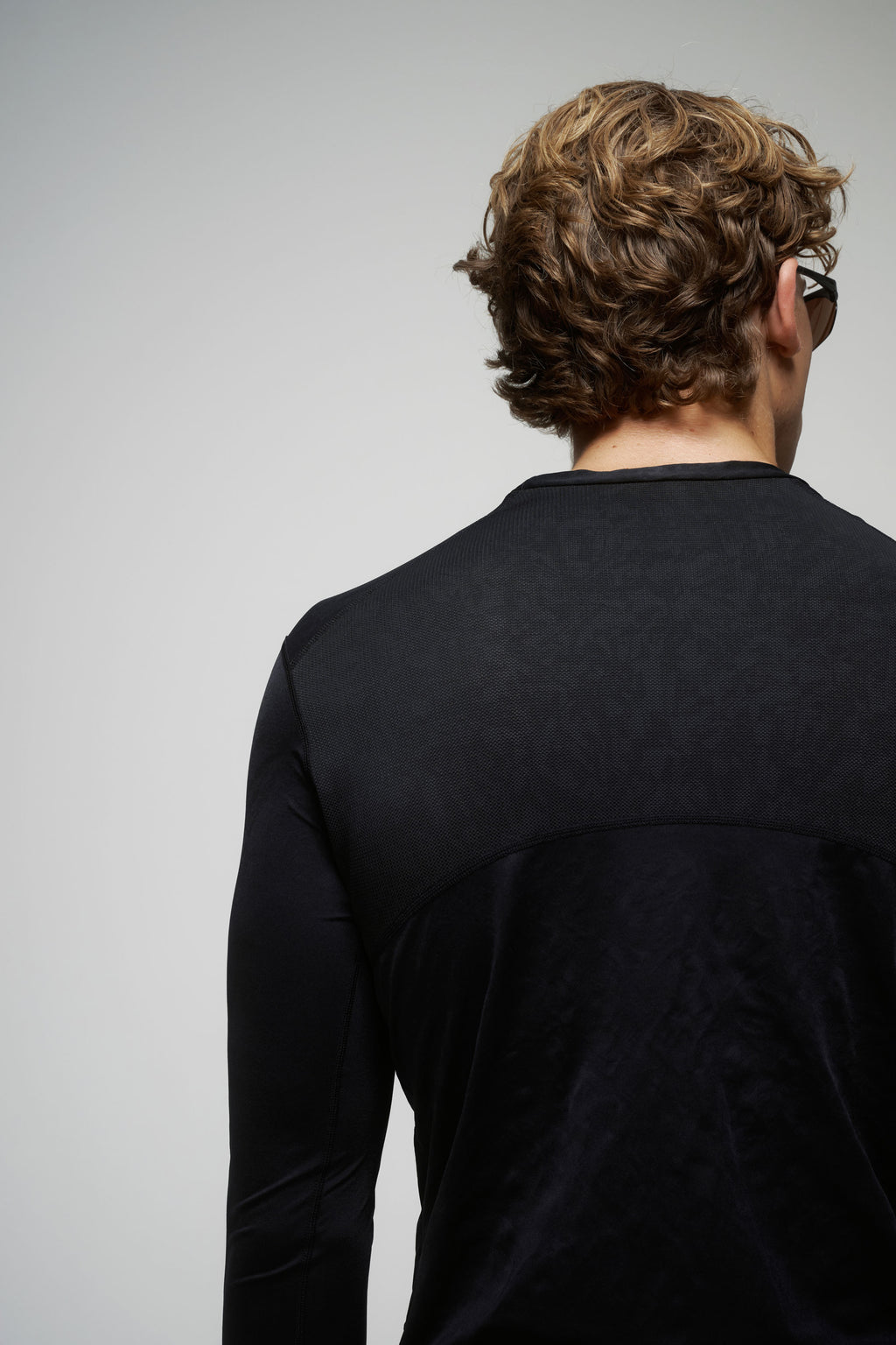 Crew Neck Long Sleeve Shirt in Black