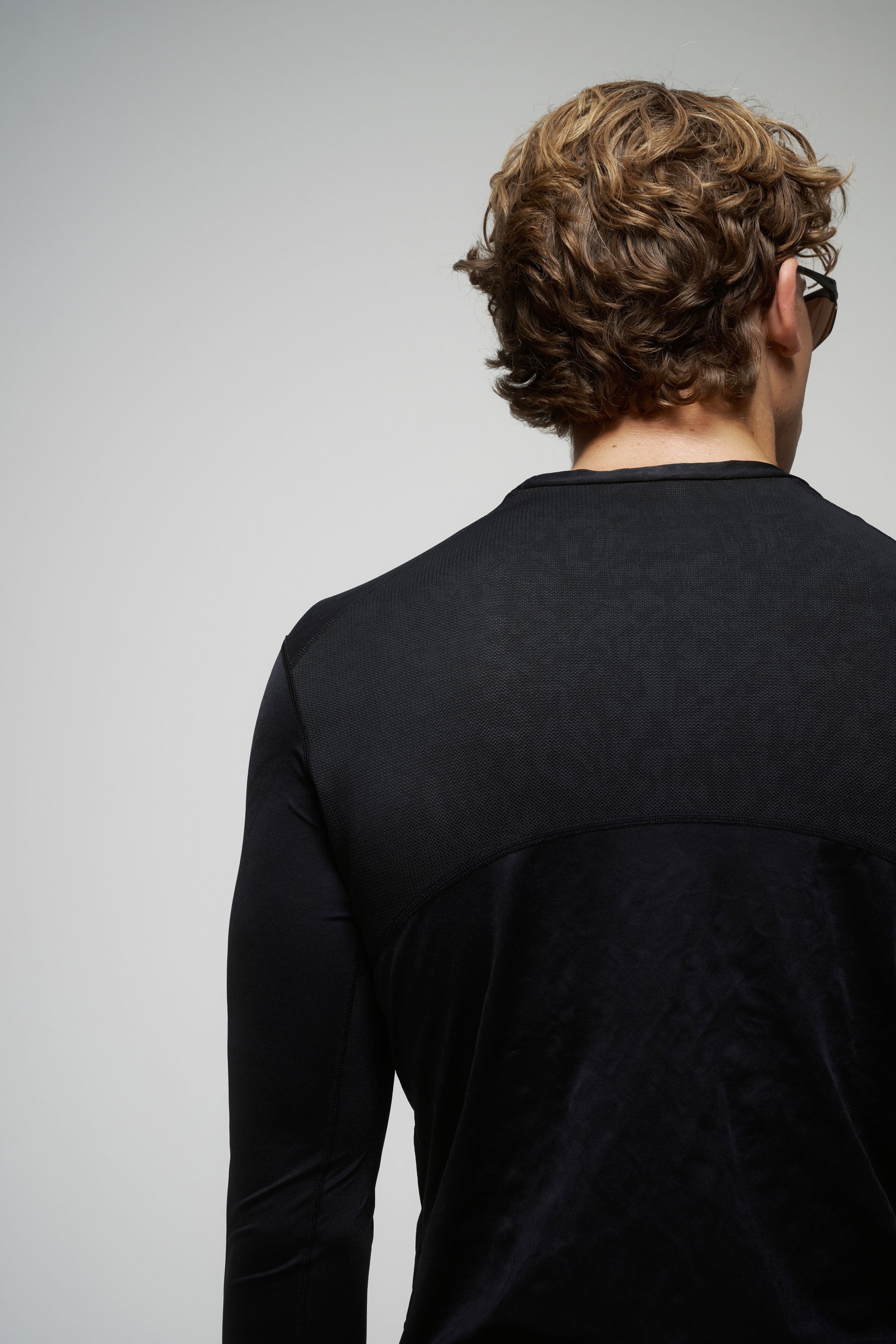 Crew Neck Long Sleeve Shirt in Black
