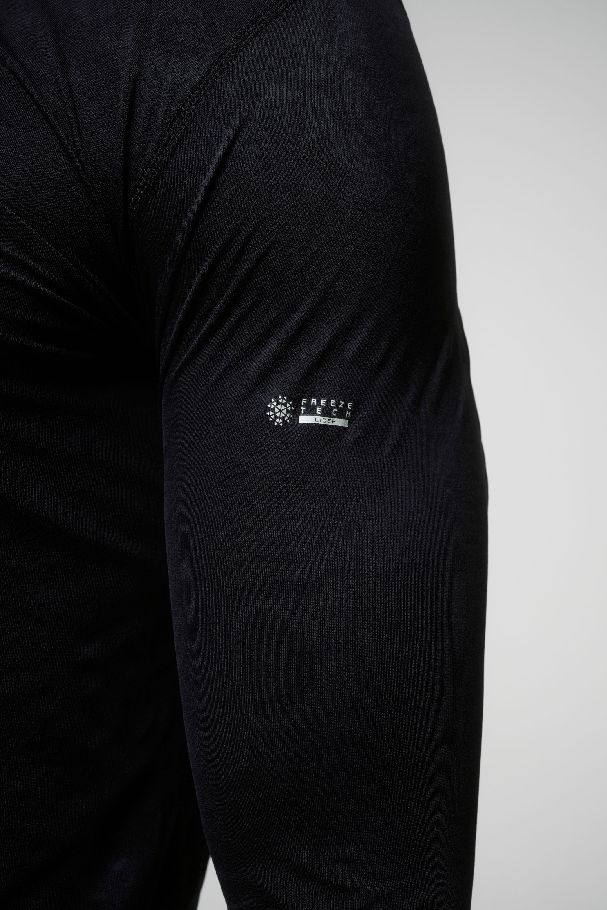 Crew Neck Long Sleeve Shirt in Black