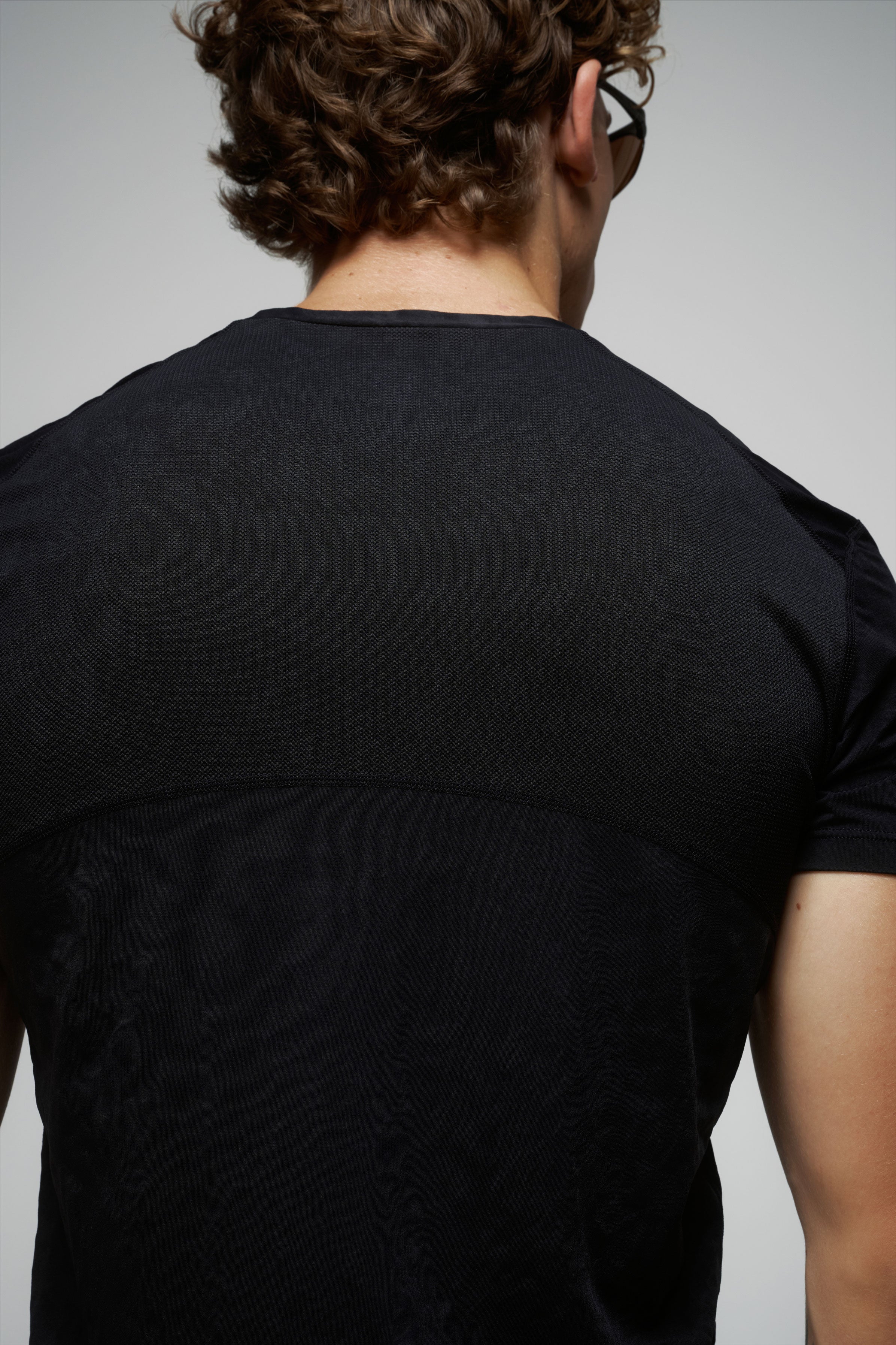 Crew Neck Short Sleeve Shirt in Black