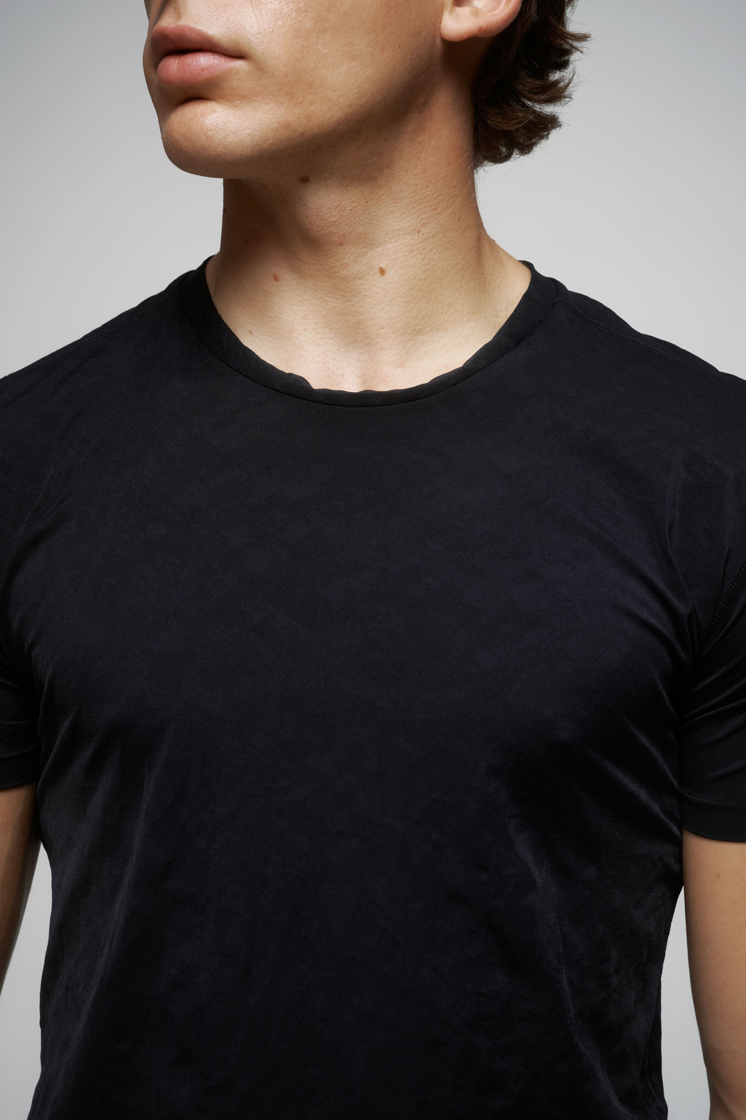 Crew Neck Short Sleeve Shirt in Black